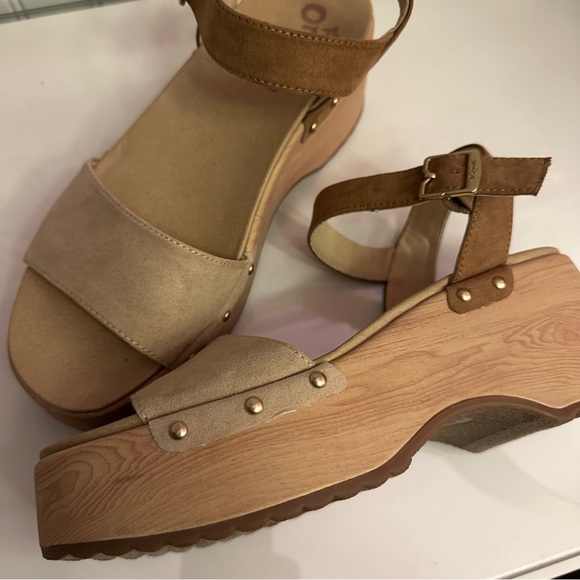 Dr. Scholl’s Platform Clog Tan - Picture 2 of 4